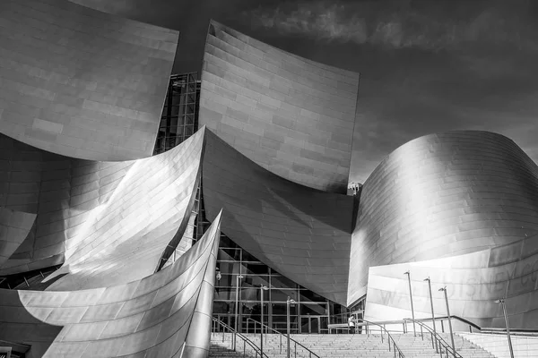 Arquitectura moderna de Disney Concert Hall en Los Ángeles - CALIFORNIA, Estados Unidos - 18 DE MARZO DE 2019 — Foto de Stock