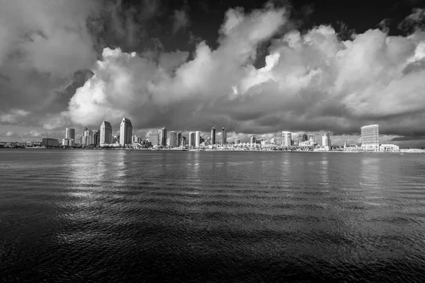 Skyline of San Diego wide angle view - CALIFORNIA, USA - 18 marca 2019 — Zdjęcie stockowe