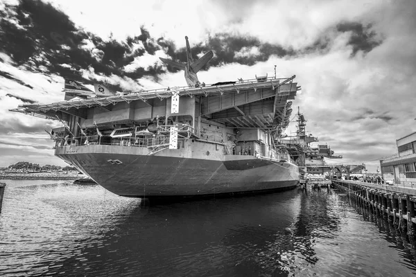 USS Midway museums historiska hangarfartyg - CALIFORNIA, USA - 18 mars 2019 — Stockfoto