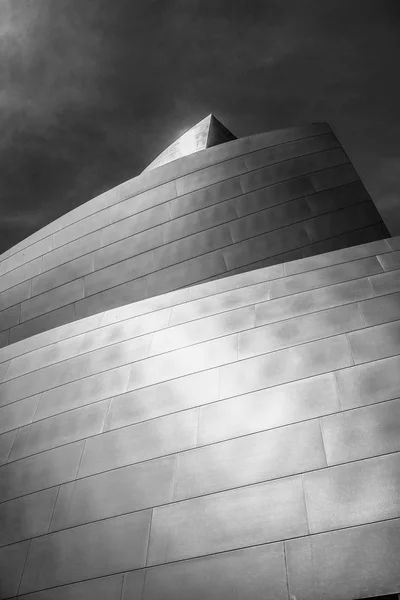 Walt Disney Concert Hall en Los Ángeles - CALIFORNIA, Estados Unidos - 18 DE MARZO DE 2019 — Foto de Stock