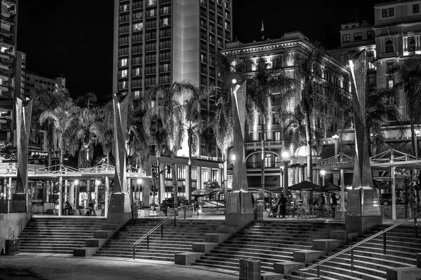 Horton Plaza Park történelmi Gaslamp Quarter San Diego éjjel - CALIFORNIA, USA - MÁRCIUS 18, 2019 — Stock Fotó