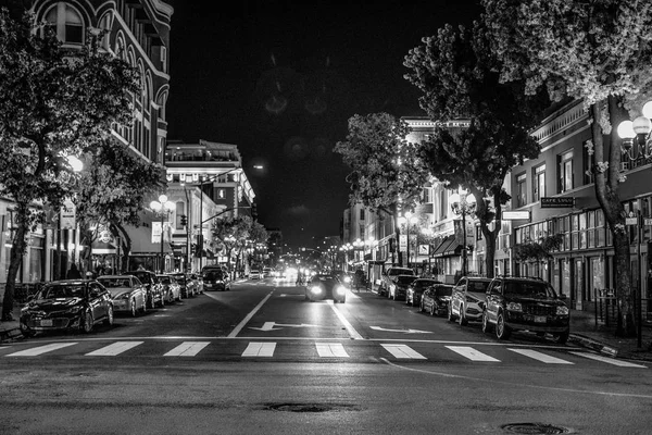Nachtleben im historischen Gaslamp Quarter San Diego - CALIFORNIA, USA - 18. MÄRZ 2019 — Stockfoto