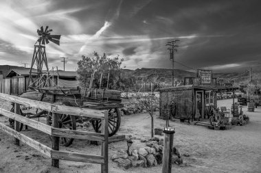 Kaliforniya Pioneertown 'daki tarihi ahşap binalar - CALIFORNIA, ABD - 18 Mart 2019