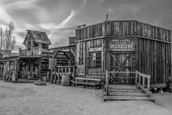 Museu de cinema em Pioneertown, Califórnia, à noite - CALIFORNIA, EUA - 18 de março de 2019 — Fotografia de Stock