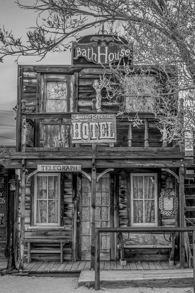 Bâtiments historiques en bois à Pioneertown en Californie dans la soirée - CALIFORNIA, USA - 18 MARS 2019 — Photo