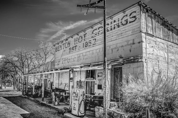 Posto de gasolina velho na aldeia de Benton - BENTON, EUA - MARÇO 29, 2019 — Fotografia de Stock