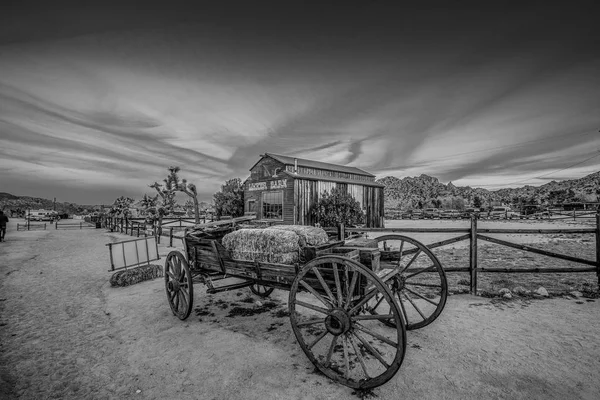 Famoso Pioneertown en California por la noche - CALIFORNIA, Estados Unidos - 18 de MARZO de 2019 —  Fotos de Stock