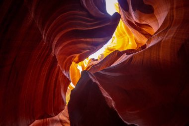 Antilop Kanyonu - kumtaşı kayalarının inanılmaz renkleri - seyahat fotoğrafçılığı