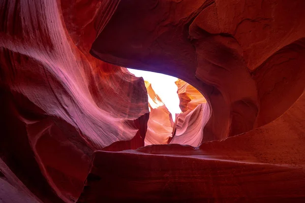 Antelope Canyon - colores increíbles de las rocas de arenisca —  Fotos de Stock