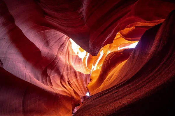 Antelope Canyon - colori incredibili delle rocce arenarie — Foto Stock