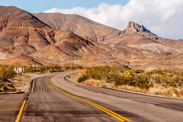 Natursköna vägen genom Death Valley National Park — Stockfoto