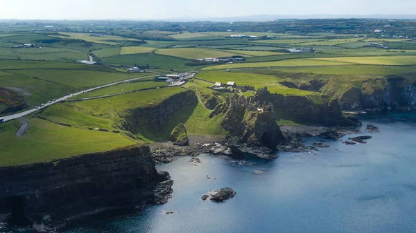 Vuelo Alrededor Del Castillo Dunluce Irlanda Del Norte Viajes Fotográficos — Foto de Stock