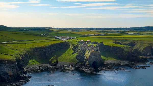 Κάστρο Dunluce Στη Βόρεια Ιρλανδία Εναέρια Θέα Φωτογράφιση Ταξιδιών — Φωτογραφία Αρχείου