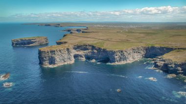 İrlanda batı kıyısında Awesome manzara - hava drone görüntüleri - seyahat fotoğrafçılığı