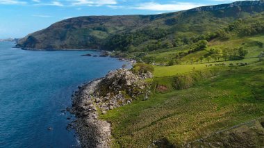 Kuzey İrlanda'da Murlough Bay üzerinde Uçuş - güzel bir dönüm noktası - seyahat fotoğrafçılığı