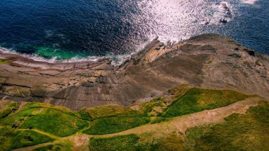 İrlanda'da Kilkee Kayalıkları havadan görünümü - seyahat fotoğrafçılığı