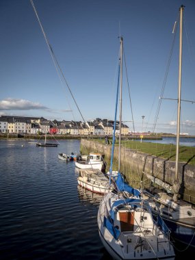 Galway Claddagh limanında Tekneler - seyahat fotoğrafçılığı