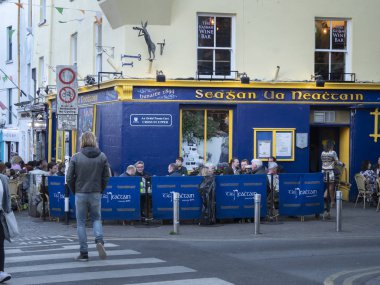 Galway Ireland - Galway Claddagh, İrlanda ' daki pub ve restoranlar - 11 Mayıs 2019