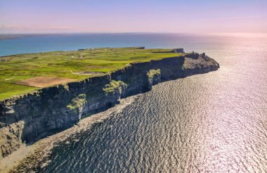 İrlanda'da moher ünlü Cliffs üzerinde havadan görünümü - hava fotoğrafçılığı