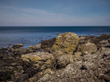 Kuzey İrlanda Giants Causeway sahilde popüler bir dönüm noktası - seyahat fotoğrafçılığı