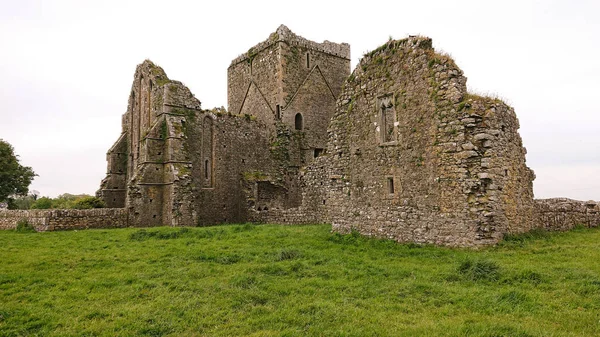 Αρχαία Ερείπια Στο Βράχο Του Κάσελ Στην Ιρλανδία — Φωτογραφία Αρχείου