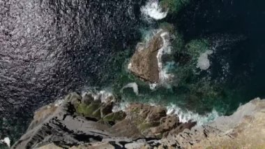 Wild Atlantic Ocean yukarıdan - havadan drone görüntüleri - seyahat fotoğrafçılığı