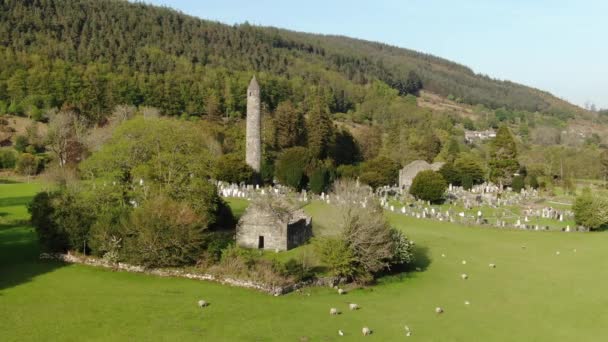 Glendalough Letu Nad Slavným Orientačním Bodem Irských Wicklow — Stock video
