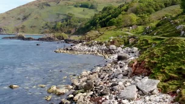 Vuelo Sobre Bahía Murlough Irlanda Del Norte Hermoso Hito — Vídeo de stock