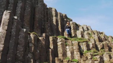 Giants Causeway - Kuzey İrlanda'da popüler bir dönüm noktası  