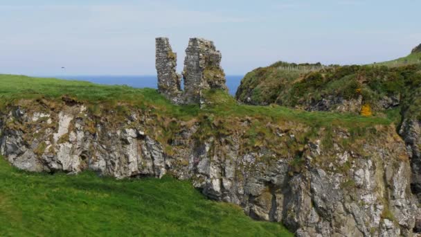 Die Ruinen Der Burg Dunseverick Nordirland — Stockvideo