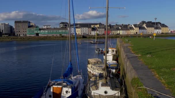 Galway Claddagh Een Populaire Plek Zomer — Stockvideo