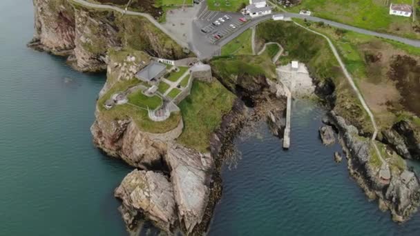 Πτήση Πάνω Από Φρούριο Dunree Στο Dunree Head Στην Ιρλανδία — Αρχείο Βίντεο