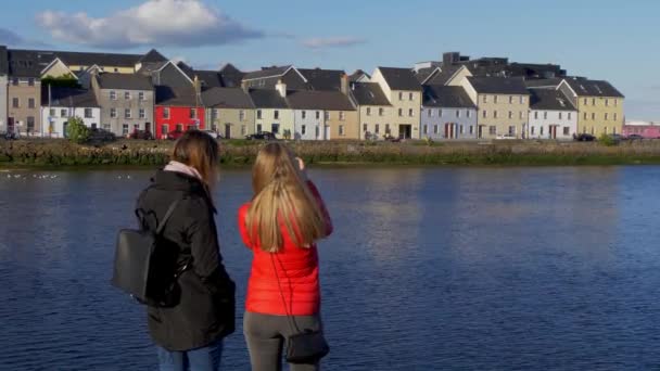 Casas Coloridas Galway Fotografía Viajes — Vídeo de stock