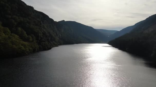 Hermoso Lago Las Montañas Imágenes Vuelo Aéreo — Vídeo de stock
