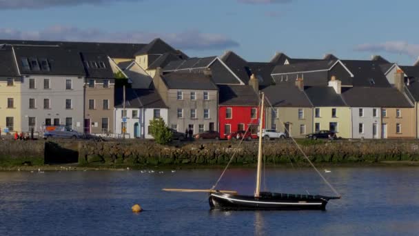 Pequeños Barcos Galway Claddagh Galway Claddagh Irlanda Mayo 2019 — Vídeos de Stock
