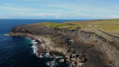 İrlanda'da en ünlü dönüm noktası - Moher hava drone görüntüleri Cliffs - seyahat fotoğrafçılığı
