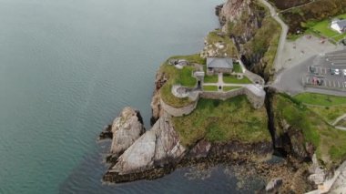 İrlanda'da Fort Dunree üzerinde havadan görünümü  