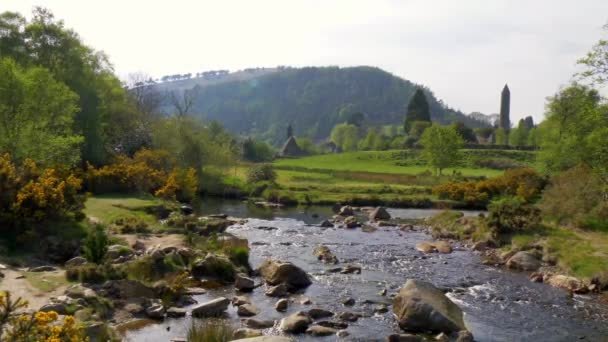 アイルランドのウィックロー山脈のグレンダローの美しい風景 — ストック動画