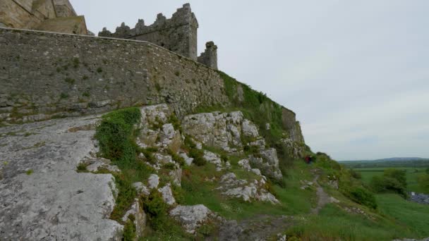 アイルランドのカッセルの有名な岩 — ストック動画