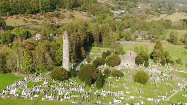 Drone Let Nad Glendalough Slavný Orientační Bod Irsku — Stock video