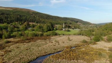 Glendalough üzerinde Drone uçuş - İrlanda ünlü dönüm noktası