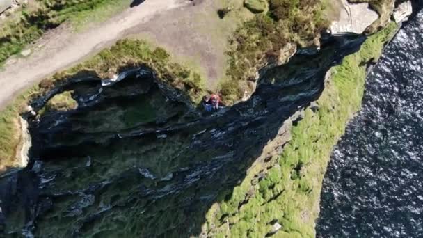 Flygutsikt Över Berömda Cliffs Moher Irland — Stockvideo