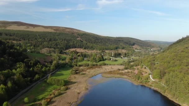 爱尔兰威克洛山脉格伦达洛的湖泊 — 图库视频影像