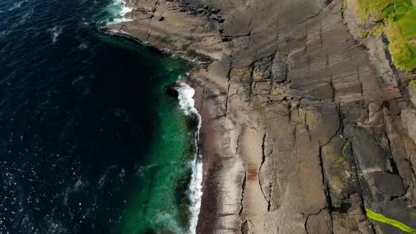 Rlanda Kilkee Kayalıkları Havadan Görünümünde — Stok video