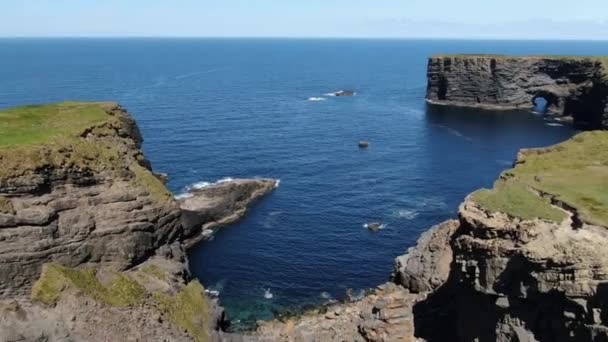Prachtige Kilkee Cliffs Aan Westkust Van Ierland — Stockvideo