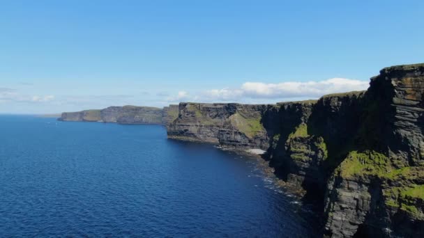 Mest Kända Landmärke Irland Cliffs Moher Antenn Drone Footage — Stockvideo
