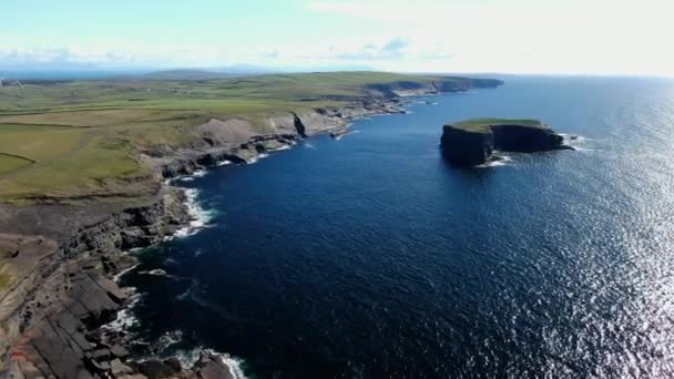 Νερό Στον Γαλάζιο Ατλαντικό Ωκεανό Στην Ιρλανδική Δυτική Ακτή — Αρχείο Βίντεο