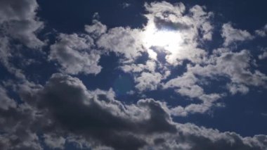 Koyu mavi ve bulutlu gökyüzü - Chicago, ABD - 11 Haziran 2019