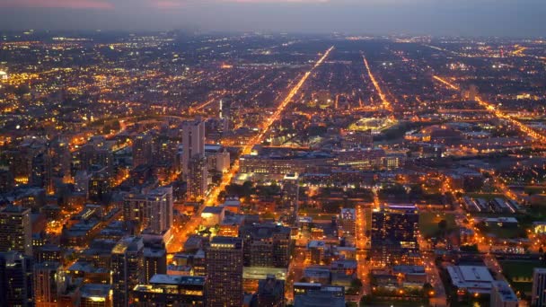 Luchtfoto Straten Van Chicago Bij Nacht — Stockvideo