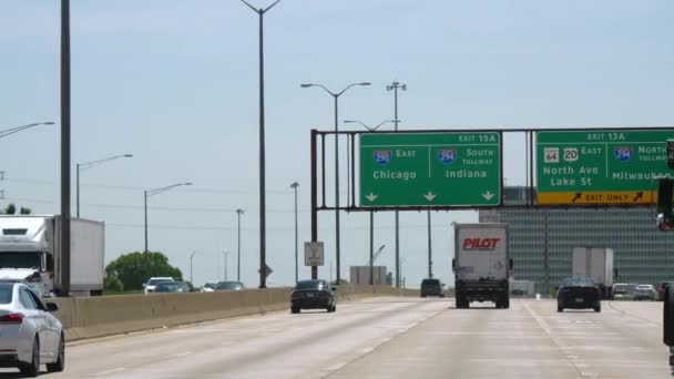 通往芝加哥和印第安纳的高速公路路标 美国芝加哥 2019年6月11日 — 图库视频影像